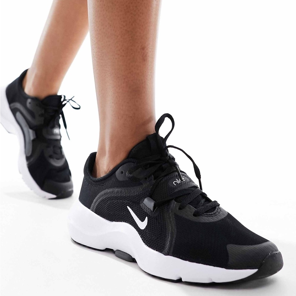 Nike Training In-Season 13 sneakers in black and white Size 10